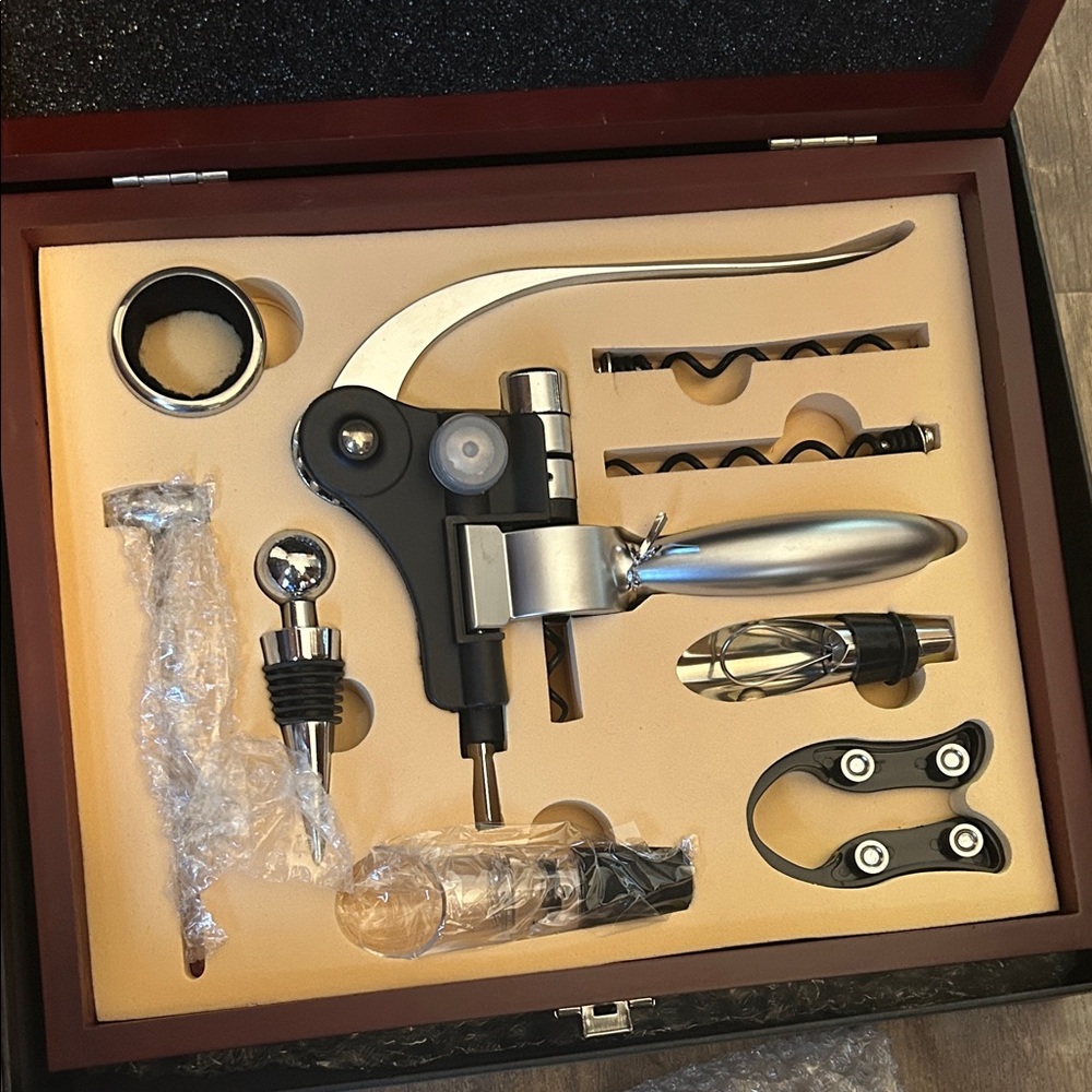 Everything Wine Luxury Wine 9 piece Set